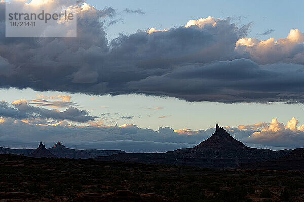 Der North Six Shooter bei Sonnenuntergang in Indian Creek  Utah