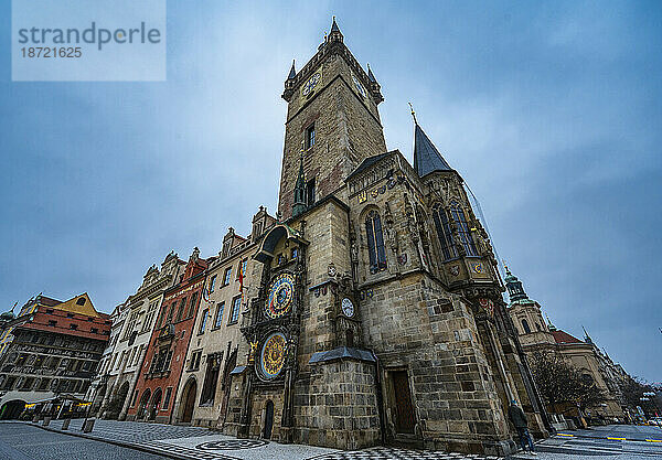 das alte Rathaus mit der berühmten astronomischen Uhr in Prag