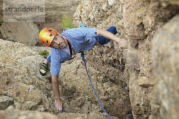 Klettern in den Mallos de Riglos  dem als Aguja Roja bekannten Gipfel.