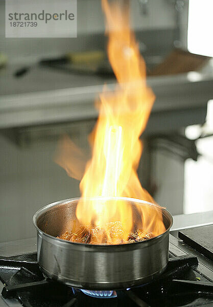 Flammen beim Kochen