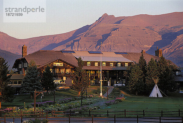 Landschaftlich gesehen eine Lodge  Glacier National Park  MT