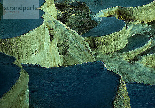 Natürlicher Kalksteinpool in Pamukkale  Türkei.