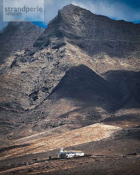 Haus in den Bergen auf der Insel Fuerteventura