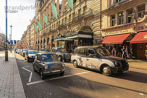 Regent Street  Piccadilly Circus am Nachmittag