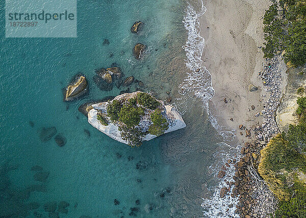 Cathedral Cove von oben in Neuseeland