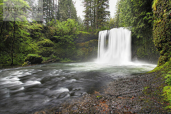 Wasserfalllandschaft