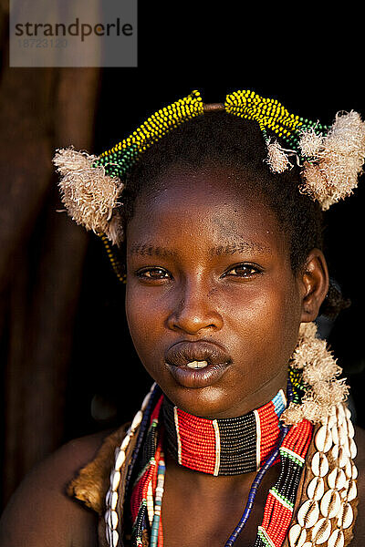 Porträt eines Hamer-Mädchens  Unteres Omo-Tal  Äthiopien.