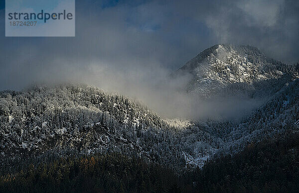 Bergkette in der Nähe von Hallstatt in den österreichischen Alpen