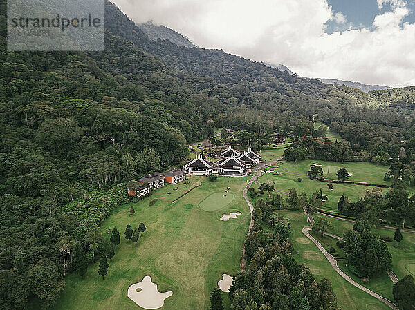 Luftaufnahme des Golfplatzes  Bedugul  Bali  Indonesien