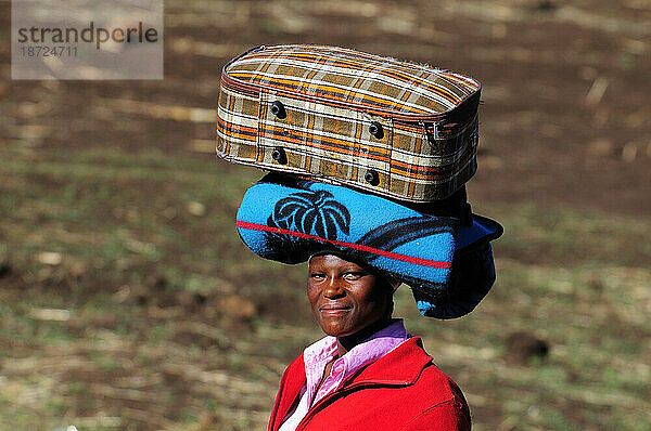 Basotho-Frau in der Nähe von Semonkong  Lesotho  Südafrika
