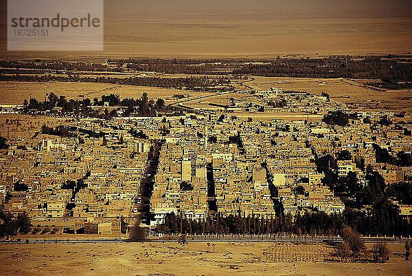 Draufsicht auf die Stadt Palmyra in der Wüste Syriens.