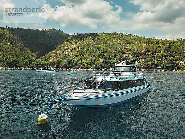 Yacht im Meer  Amed  Bali  Indonesien