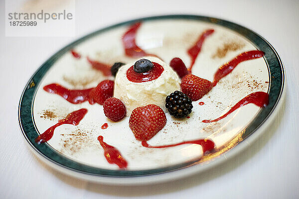 Panna Cotta  eine für Norditalien typische Cremewüste.