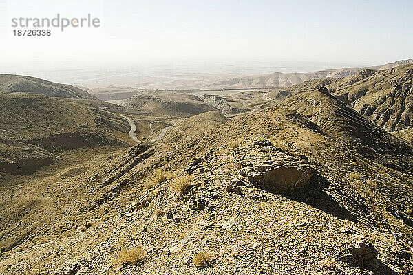 Blick hinunter in das Ouarzazate-Tal vom zentralen Hohen Atlasgebirge  Marokko.