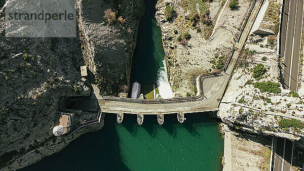 Spanien  Provinz Huesca  Sopeira  Luftaufnahme des Staudamms Presa de Escales