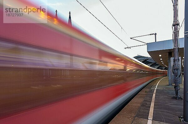 Zug in Bewegung  Köln