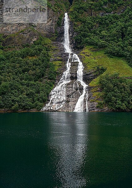 Kleiner Wasserfall in Norwegen  Eidfjord