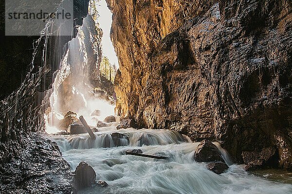 Die Partnachklamm in Bayern bei Garmisch Partenkirchen  Deutschland  Europa