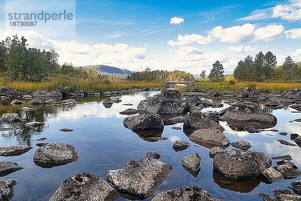 Flusslandschaft im Rondane Nationalpark  Norwegen  Europa