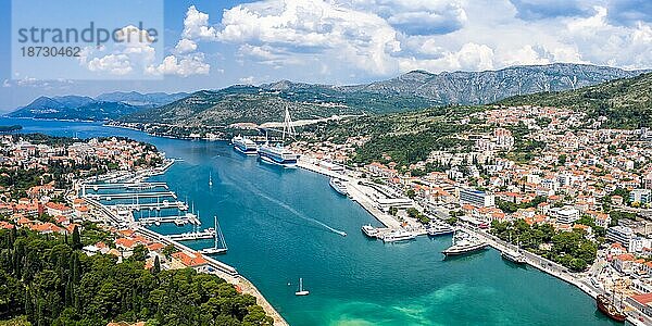 Marina und Hafen am Meer Urlaub Dalmatien Luftbild Panorama in Dubrovnik  Kroatien  Europa