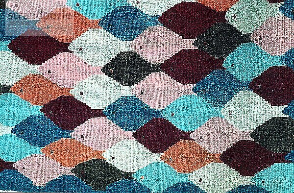 Fläche aus Stoff  Patchwork  in Form von Fischen  bunt  Hintergrund