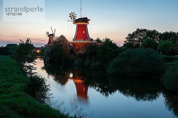 Greetsiel ist ein Ortsteil der Gemeinde Krummhörn im Landkreis Aurich in Niedersachsen. Greetsieler Zwillingsmühlen