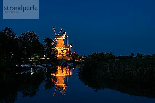 Greetsiel ist ein Ortsteil der Gemeinde Krummhörn im Landkreis Aurich in Niedersachsen. Greetsieler Zwillingsmühlen