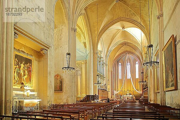 Innenansicht mit Gemälde der Kathedrale St-Sauveur  Saint  Aix-en-Provence  Bouches-du-Rhône  Provence  Frankreich  Europa