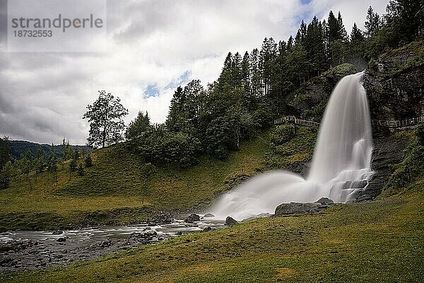 Steinsdalsfossen  Norwegen  Europa