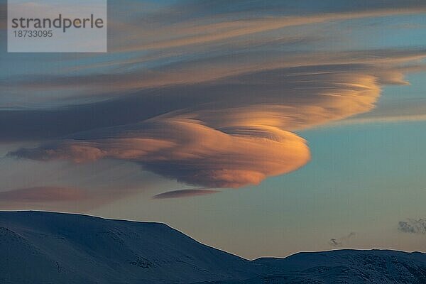 Linsenwolken  Altocumulus lenticularis im Winter in Norwegen