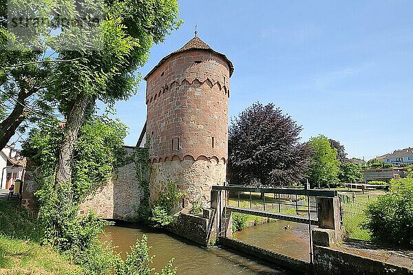 Tour de Husgenossen  Husgenossenturm am Bach Lauter  Faubourg de Bitche  Quartier de Bruch  Bruchviertel  Wissembourg  Weißenburg  Bas-Rhin  Elsass  Frankreich  Europa