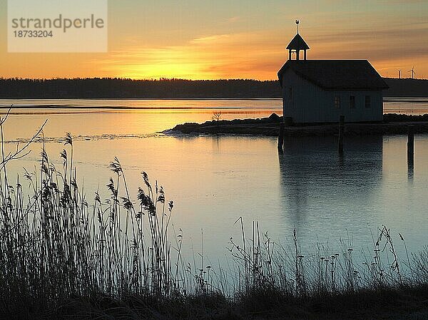 Sonnenaufgang! Seemannskapelle in Mariehamn  Osthafen  Alandinseln Die Seemannskapelle wurde von jungen Freiwilligen aus Europa gebaut und 2008 eingeweiht