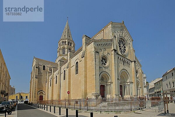 St-Paul Kirche erbaut 1845  Saint  Kathedrale  Nîmes  Gard  Provence  Frankreich  Europa