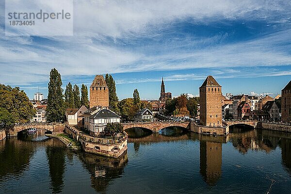 Alsace  Strasbourg. Ponts Couverts. Strasbourg Cathedral. Elsass  Straßburg Gedeckte Brücken. Straßburger Münster