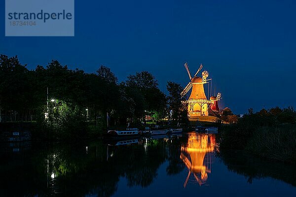 Greetsiel ist ein Ortsteil der Gemeinde Krummhörn im Landkreis Aurich in Niedersachsen. Greetsieler Zwillingsmühlen