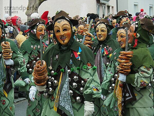 Fasnet  Schlössle Narren der Weingartner Plätzler Zunft  Fasnet -