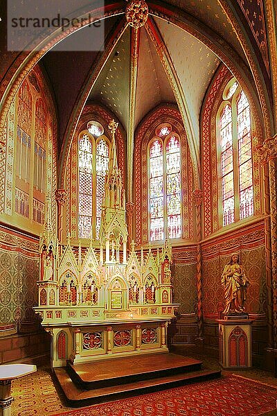 Innenansicht vom Hochaltar der romanischen St. Peter und Paul Kirche  romanisch  Saint  Wissembourg  Weißenburg  Bas-Rhin  Elsass  Frankreich  Europa