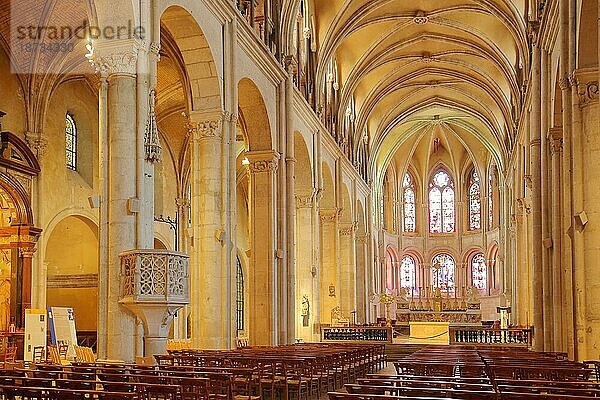 Innenansicht der romanischen St-Jean Kathedrale  Johanneskirche  Saint  romanisch  Besançon  Doubs  Frankreich  Europa