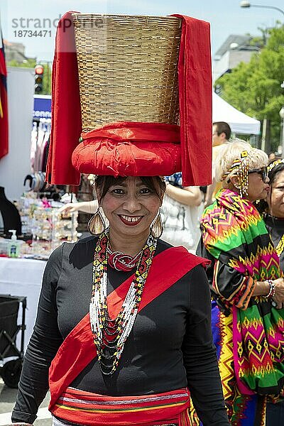 Washington  DC  Das Straßenfest Fiesta Asia. Das jährliche Festival bietet Unterhaltung und Essen aus mehr als 20 panasiatischen Kulturen. Es findet auf der Pennsylvania Avenue in der Nähe des U.S. Capitol statt