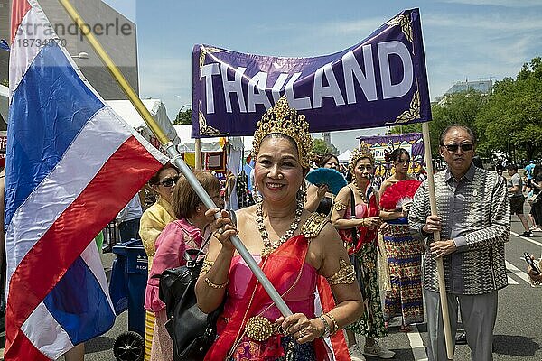 Washington  DC  Das Straßenfest Fiesta Asia. Das jährliche Festival bietet Unterhaltung und Essen aus mehr als 20 panasiatischen Kulturen. Es findet auf der Pennsylvania Avenue in der Nähe des U.S. Capitol statt