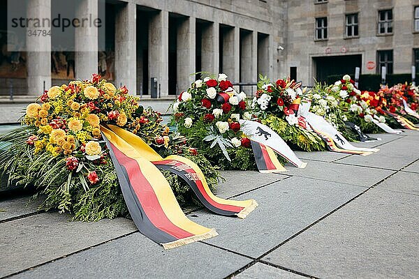 Kranzniederlegung anlässlich des 70. Jahrestages des Volksaufstand der DDR vom 17. Juni 1953 am Platz des Volksaufstandes in Berlin. 17.06.2023.  Berlin  Deutschland  Europa