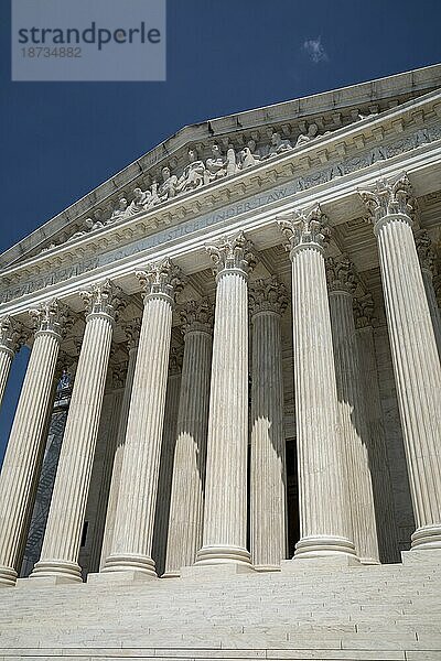 Washington  DC  Die korinthischen Säulen an der Fassade des U.S. Supreme Court