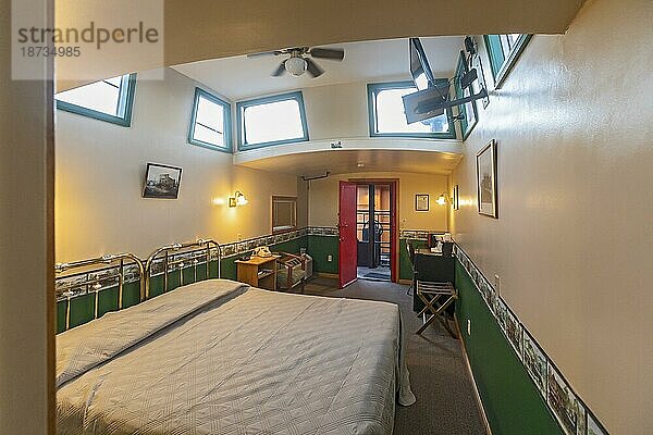 Titusville  Pennsylvania  Das Caboose Motel. Die Gäste übernachten in Zimmern in Cabooses von verschiedenen Eisenbahngesellschaften