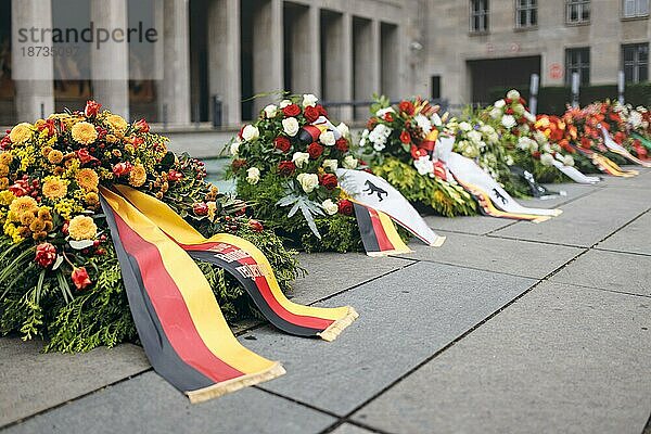 Kranzniederlegung anlässlich des 70. Jahrestages des Volksaufstand der DDR vom 17. Juni 1953 am Platz des Volksaufstandes in Berlin. 17.06.2023.  Berlin  Deutschland  Europa