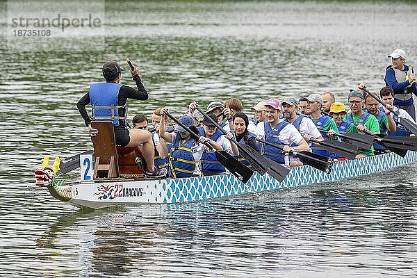 Washington  DC  Das DC Drachenbootfestival auf dem Potomac River. Das Drachenbootfahren ist eine 2300 Jahre alte chinesische Tradition. Das Festival in Washington findet seit 20 Jahren statt