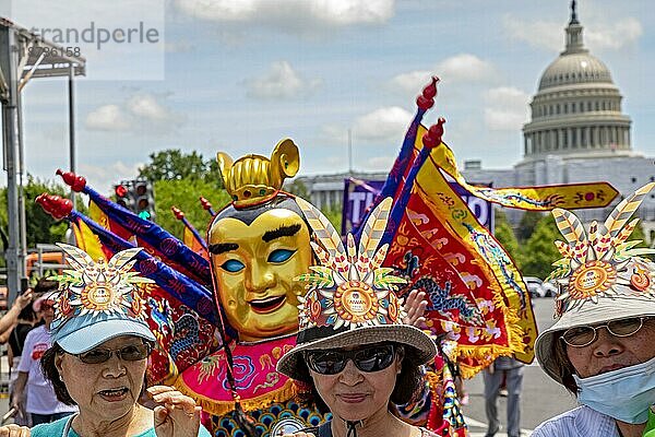 Washington  DC  Das Straßenfest Fiesta Asia. Das jährliche Festival bietet Unterhaltung und Essen aus mehr als 20 panasiatischen Kulturen. Es findet auf der Pennsylvania Avenue in der Nähe des U.S. Capitol statt