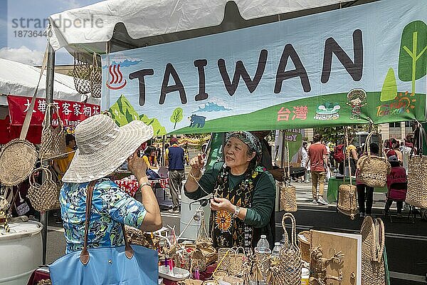 Washington  DC  Das Straßenfest Fiesta Asia. Das jährliche Festival bietet Unterhaltung und Essen aus mehr als 20 panasiatischen Kulturen. Es findet auf der Pennsylvania Avenue in der Nähe des U.S. Capitol statt