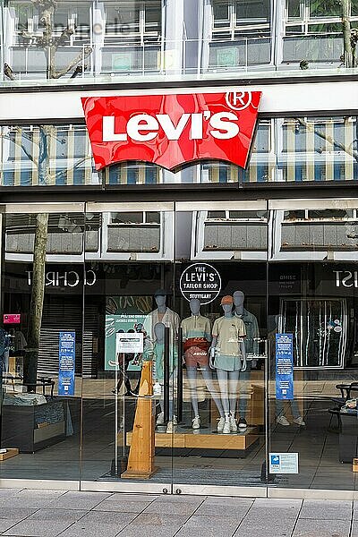 Laden Geschäft der Marke Levi's mit Logo Einzelhandel an der Königstraße in Stuttgart  Deutschland  Europa