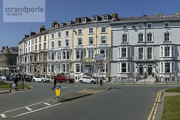 Traditionelle Häuser  Kreuzung South und North Parade  Seebad Llandudno  Wales  Großbritannien  Europa