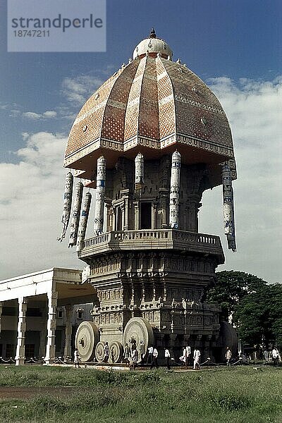 Tempelwagen aus Stein  Valluvar Kottam  Chennai  Tamil Nadu  Indien  Asien